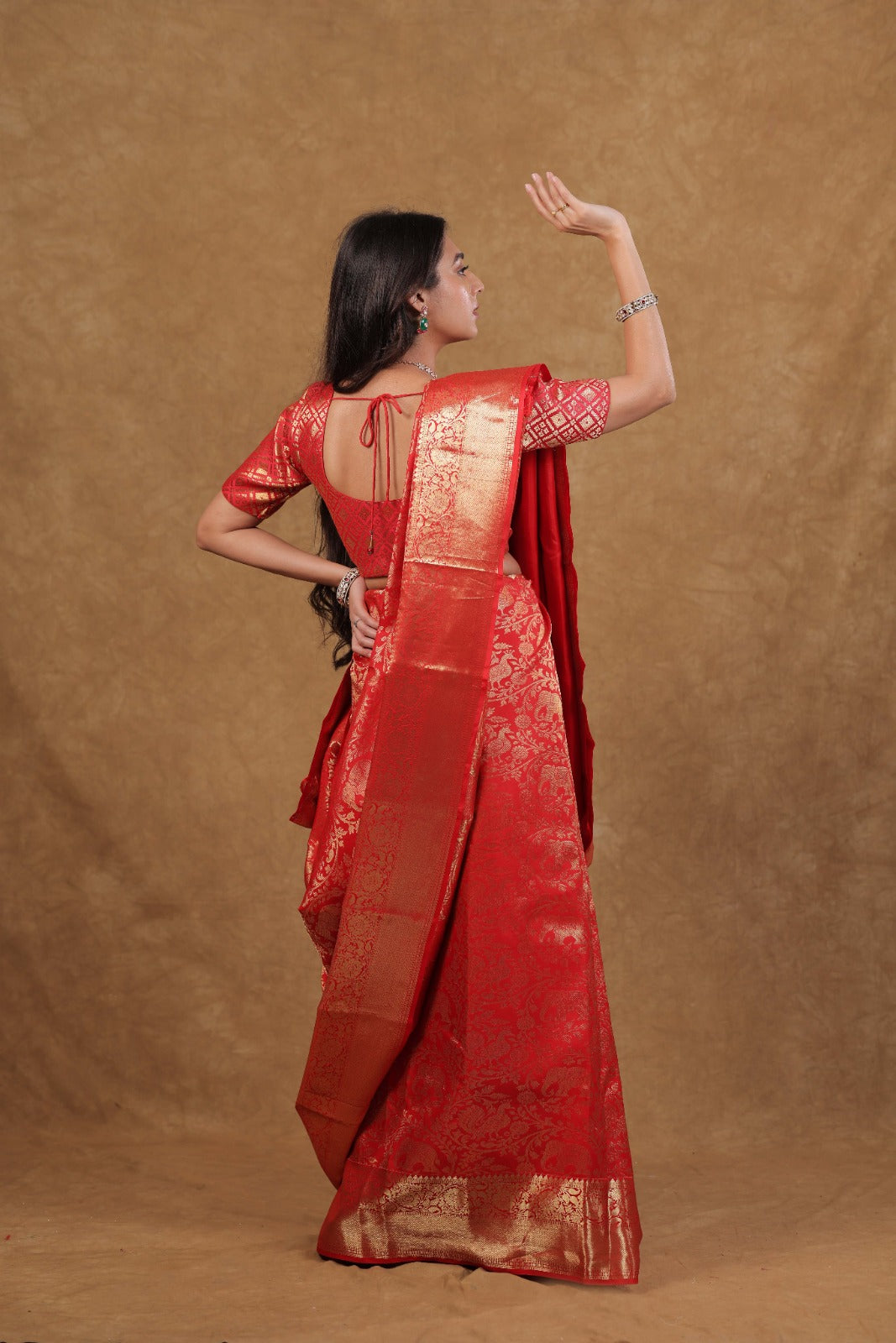 Kanjeevaram Silk Saree in Red with Shikari Jaal Design and Intricate Golden Weaving